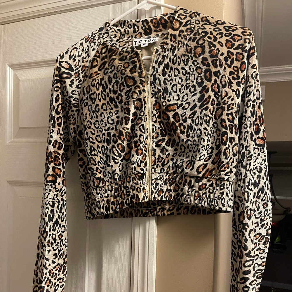 Womens cropped zip up. Size medium.